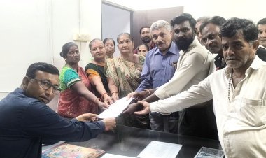 જૂનાગઢના ખામધ્રોળ રોડ પર ધામિર્ક બાંધકામના મુદ્દે સોસાયટીના રહીશો દ્વારા કલેક્ટરને આવેદનપત્ર અપાયું