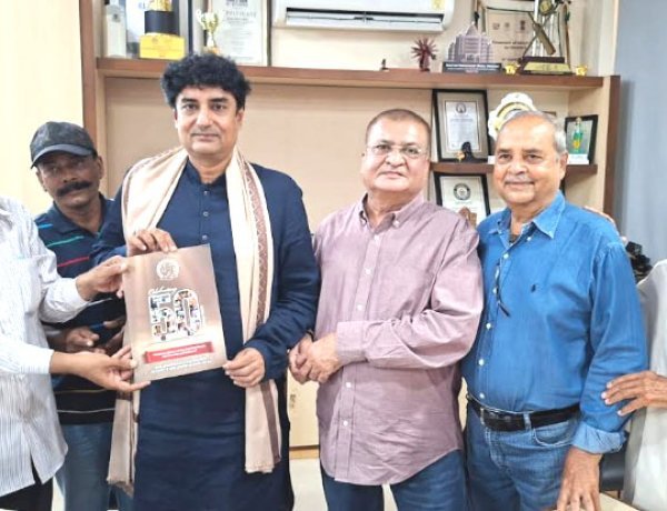 સૌરાષ્ટ્ર યુનિવસિર્ટી કર્મચારી કો-ઓપરેટીવ હાઉસિંગ સોસાયટીના હોદ્દેદારોએ રાજકોટના  નવનિયુકત મેયર ડો. નેહલ શુક્લ અને  ડેપ્યુટી મેયર દક્ષાબેન વસાણીની શુભેચ્છા મુલાકાત લીધી