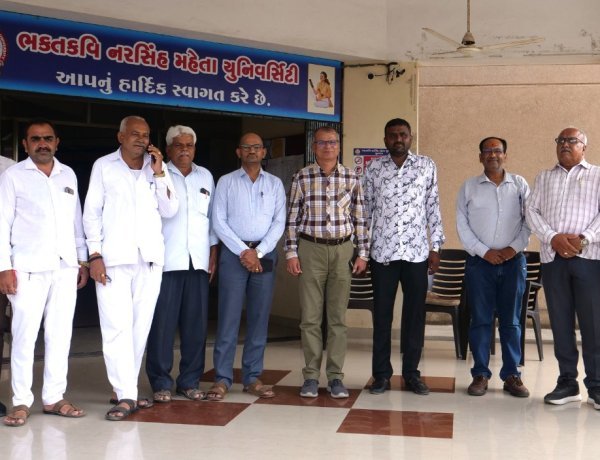 જૂનાગઢમાં સ્થિત નરસિંહ મહેતા યુનિવર્સિટી ખાતે પ્રગતિ પથયાત્રાનું આયોજન કરવામાં આવ્યું