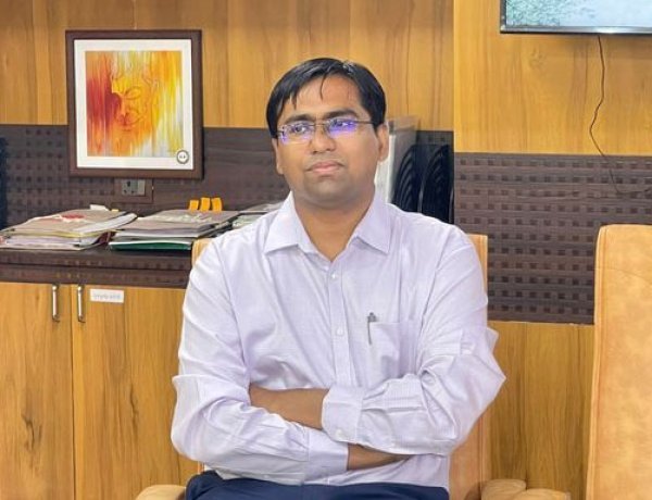 મનપાના કમિશ્નરનું આક્રમક વલણ : જૂનાગઢમાં જાેષીપરા ઓવરબ્રીજનાં ડાઈવર્ઝન પર ડામર ન પાથરતા કોન્ટ્રાકટરને રૂા. 1.25 લાખનો દંડ 