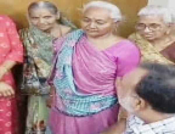 પ્રિ-મોન્સુન કામગીરી નહીં થતા માણાવદરમાં ભાજપ શાસિત પાલિકા સામે મહિલાનો ભભૂકેલો રોષ