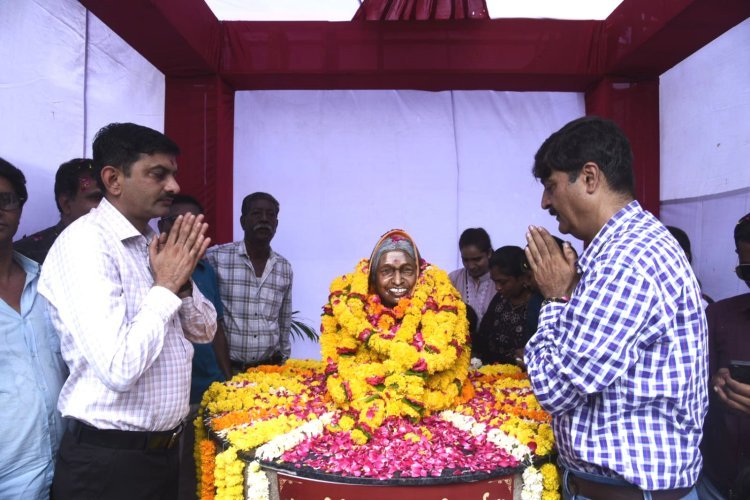પદ્મશ્રી દિવાળીબેન ભીલની પ્રતિમાની અનાવરણ વિધીનો જૂનાગઢમાં ગૌરવરૂપ કાર્યક્રમ યોજાયો
