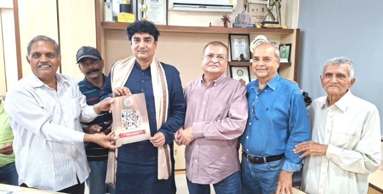 સૌરાષ્ટ્ર યુનિવસિર્ટી કર્મચારી કો-ઓપરેટીવ હાઉસિંગ સોસાયટીના હોદ્દેદારોએ રાજકોટના  નવનિયુકત મેયર ડો. નેહલ શુક્લ અને  ડેપ્યુટી મેયર દક્ષાબેન વસાણીની શુભેચ્છા મુલાકાત લીધી
