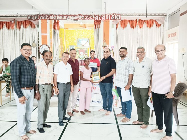જૂનાગઢની સેવાભાવી સંસ્થા ગિરનારી ગ્રુપ દ્વારા નિ:શુલ્ક ચોપડાઓનું વિતરણ કરાયું