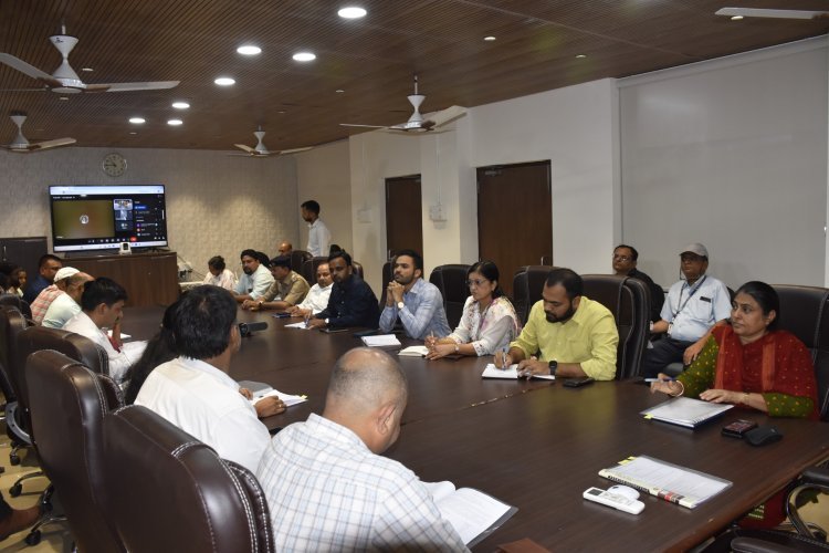જૂનાગઢમાં અધિક નિવાસી કલેક્ટરના અધ્યક્ષ સ્થાને આગામી વિશ્વ યોગ દિવસની ઉજવણી નિમિતે પૂર્વતૈયારીની બેઠક યોજાઇ