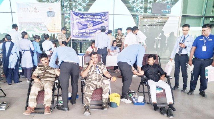 રાજકોટ ઈન્ટરનેશનલ એરપોર્ટ પર ‘યાત્રી સુવિધા દિવસ‘ની ઉજવણી નિમિત્તે રક્તદાન, હેલ્થ ચેકઅપ કેમ્પ યોજાયા