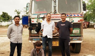 રાવલ નજીક ૧૪ ટન બેલા સાથે ટ્રક ઝડપાયો