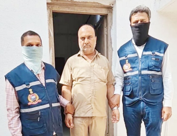 ઉના : એસટી કંડક્ટર લાંચ લેતા ઝડપાયો