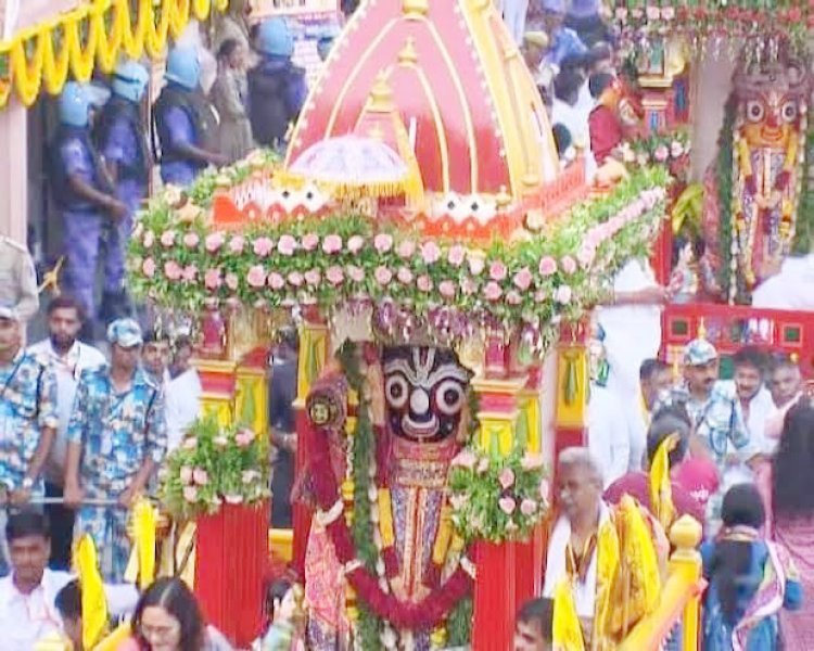 જય રણછોડના ગગનભેદી નારા સાથે અમદાવાદમાં ભગવાન જગન્નાથજીની નગરચર્યા