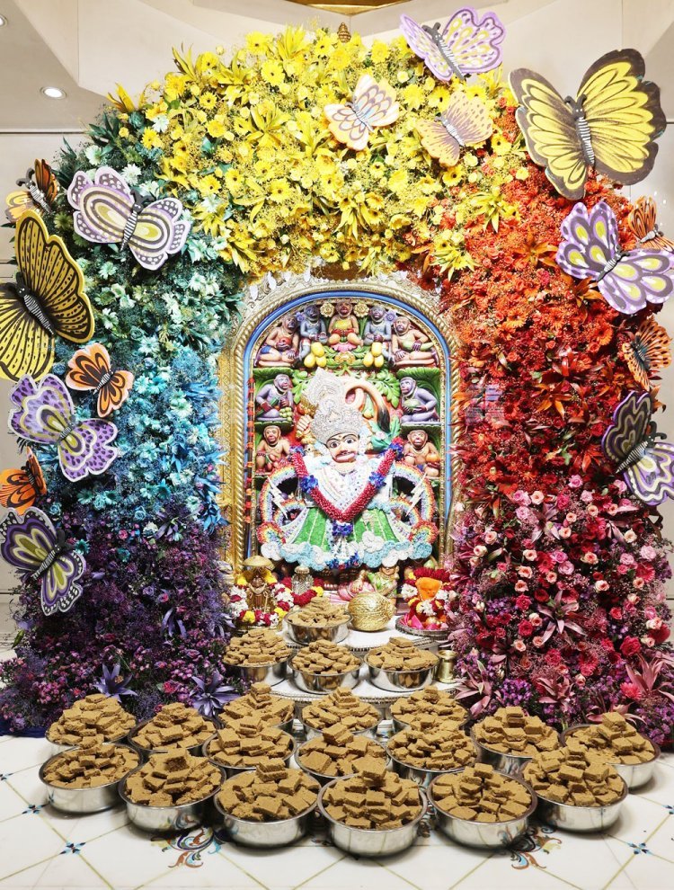 શ્રી કષ્ટભંજનદેવ હનુમાનજી દાદાને "મેઘધનુષ્ય થીમ" સાથે દિવ્ય શણગાર અને 200 કિલો સુખડીનો અન્નકૂટ ધરાવાયો