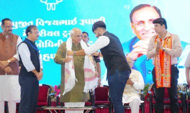 શ્રી પુજિત રૂપાણી ટ્રસ્ટના ‘દીક્ષાગ્રહણ સમારોહ‘માં મુખ્યમંત્રી ભૂપેન્દ્ર પટેલના હસ્તે બાળકોને વૈદિક વિધિથી શિક્ષણની દીક્ષા અપાઈ