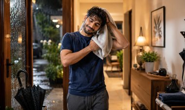 વરસાદમાં ભીના થયા પછી તરત શું કરવું? નાની સાવચેતી તમને અનેક બીમારીઓથી બચાવી શકે છે