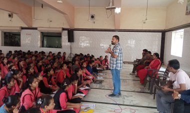 કેશોદમાં વિદ્યાર્થીઓને રોજગાર કાર્ડનું વિતરણ, કારકિર્દીલક્ષી માર્ગદર્શન સેમિનાર યોજાયો