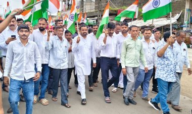 મેંદરડામાં દેશભક્તિના માહોલ વચ્ચે ભવ્ય તિરંગા યાત્રા યોજાઈ