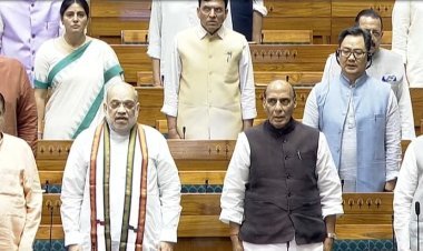 સંસદના ચોમાસુ સત્રનાં અંતિમ દિવસે ‘વંદે માતરમ્’ બાદ એક મિનીટમાં જ લોકસભાની કાર્યવાહી સ્થગિત