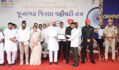માળીયા હાટીના ખાતે જૂનાગઢ જિલ્લા કક્ષાના સ્વાતંત્ર્ય પર્વની ભવ્ય ઉજવણી: ઉર્જા અને કાયદા રાજ્ય  મંત્રી શ્રી કૌશિકભાઈ વેકરીયાના હસ્તે ઉત્કૃષ્ટ કામગીરી કરનાર કર્મયોગીઓનું બહુમાન કરાયું
