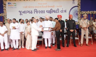 ૧૫મી ઓગસ્ટના રોજ  જિલ્લા કક્ષાના કાર્યક્રમમાં માળિયાહાટીના તાલુકાના આરોગ્ય તંત્રની  સિદ્ધિ બદલ ઉર્જા અને કાયદાર રાજયમંત્રી કૈોશિકભાઈ વેકરિયાના હસ્તે સન્માન