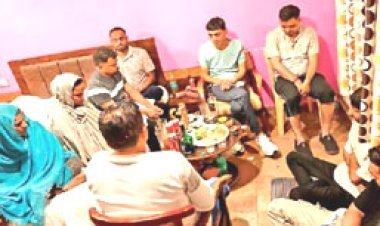 મેંદરડા તાલુકાના નતાળીયા ગામની સીમમાં આવેલ વાઈલ્ડ વાડી કોટેજમાં દારૂની મહેફીલ માણતા ર યુવતી સહિત ૧૦ ઝડપાયા