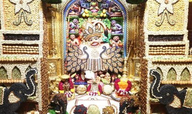 “આવ્યો પાવન શ્રાવણ માસ, પાયો મેને શ્રી ચરણમે વાસ”, શ્રાવણ માસ મહોત્સવ અંતર્ગત શ્રી કષ્ટભંજનદેવ હનુમાનજીને દિવ્ય"ડ્રાયફ્રૂટનો શણગાર" અને અન્નકૂટ ધરાવાયો