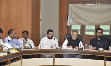 જૂનાગઢમાં વન વિભાગની સમીક્ષા બેઠક: ડેમની સંગ્રહ ક્ષમતા વધારવાથી લઈ ગિરનારની સુવિધાઓ અંગે મંથન