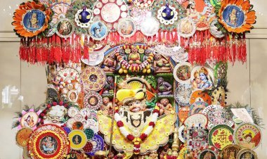 પવિત્ર શ્રાવણ માસ રક્ષાબંધન પર્વે શ્રી કષ્ટભંજનદેવ દાદાને દિવ્ય વાઘા અને "મારા દાદાને મારી રાખડી" સાથે દેશ-વિદેશની હજારો બહેનો-દીકરીઓ દ્વારા મોકલાયેલી રાખડીઓથી દાદાના સિંહાસનેરાખડીઓનો દિવ્ય શણગાર
