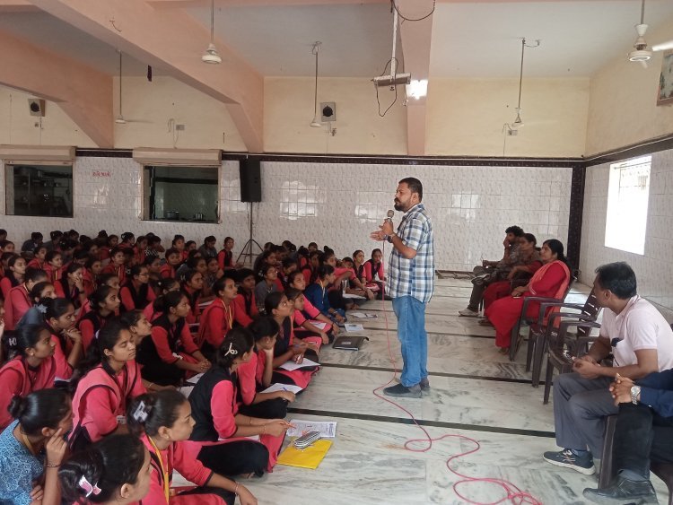 કેશોદમાં વિદ્યાર્થીઓને રોજગાર કાર્ડનું વિતરણ, કારકિર્દીલક્ષી માર્ગદર્શન સેમિનાર યોજાયો