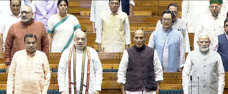 સંસદના ચોમાસુ સત્રનાં અંતિમ દિવસે ‘વંદે માતરમ્’ બાદ એક મિનીટમાં જ લોકસભાની કાર્યવાહી સ્થગિત