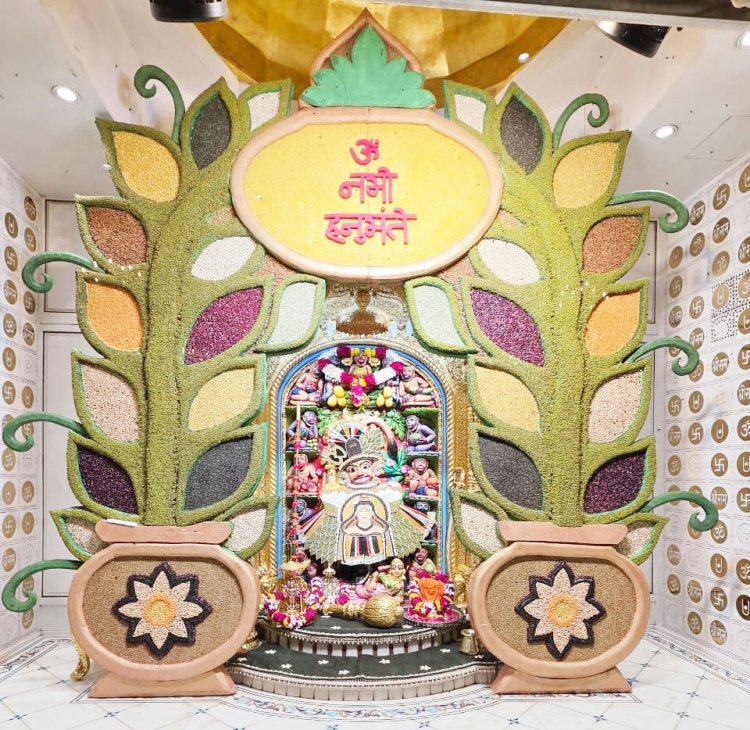શ્રાવણ માસના પ્રારંભે શ્રીકષ્ટભંજનદેવ હનુમાનજીને વિવિધ કઠોળ વડે શિવસ્વરૂપ વાઘાનો શણગાર કરાયો