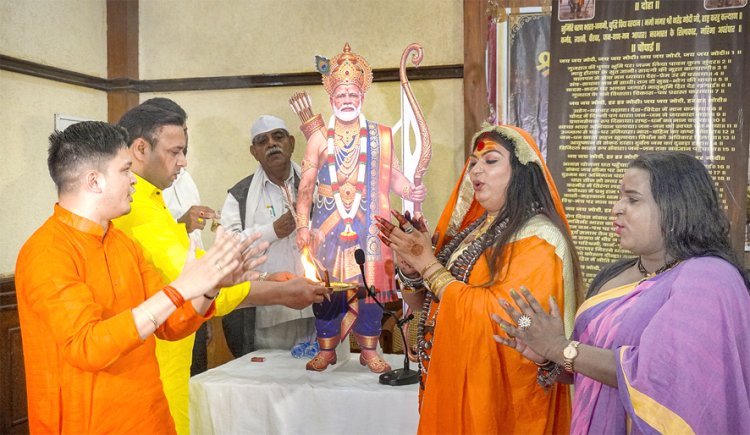 દિલ્હીમાં વડાપ્રધાન મોદીને ભગવાન ગણાવી પૂજા કરવામાં આવી 
