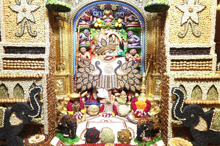 “આવ્યો પાવન શ્રાવણ માસ, પાયો મેને શ્રી ચરણમે વાસ”, શ્રાવણ માસ મહોત્સવ અંતર્ગત શ્રી કષ્ટભંજનદેવ હનુમાનજીને દિવ્ય"ડ્રાયફ્રૂટનો શણગાર" અને અન્નકૂટ ધરાવાયો