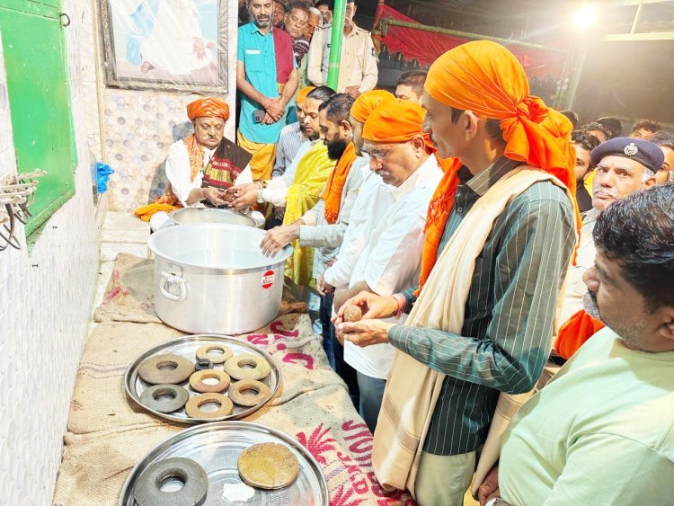 ઉપલા દાતાર મહાપર્વ ઉર્ષના પ્રથમ દિવસે દાતાર બાપુના અમૂલ્ય આભૂષણોની ચંદન વિધિનો કાર્યક્રમ  યોજાયો