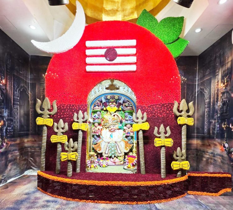 શ્રાવણ માસમાં શ્રી કષ્ટભંજનદેવ મંદિરના ગર્ભગૃહમાં શિવલિંગ થીમ આધારિત શિવસ્વરૂપ શણગાર કરાયો