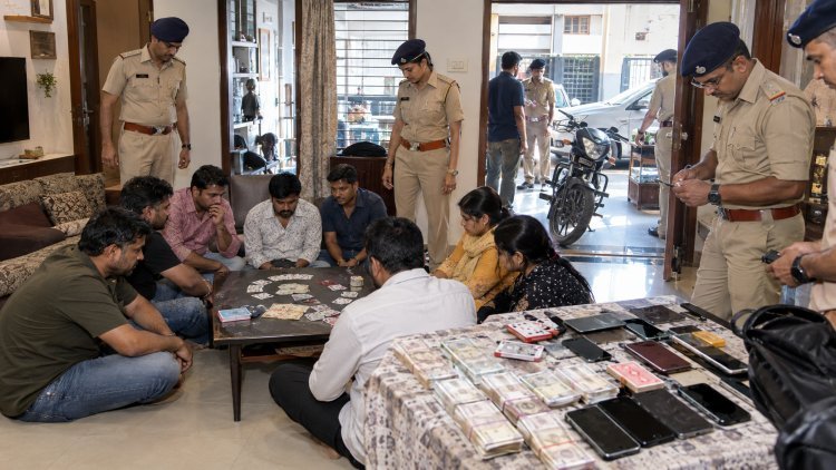 જૂનાગઢ શહેર-જીલ્લામાં ઠેર ઠેર જુગાર દરોડા - ૭ મહિલા સહિત ૪૬ પત્તાપ્રેમી ઝડપાયા
