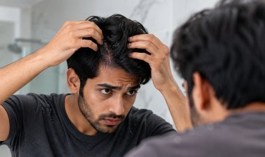 માથામાં વારંવાર ખોડો થાય છે? માત્ર શેમ્પૂ બદલવાથી જ સમસ્યા દૂર થાય એવું જરૂરી નથી