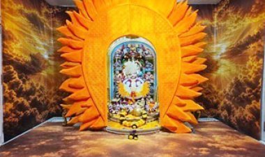 શ્રાવણ માસ અંતર્ગત શ્રી કષ્ટભંજનદેવ દાદાને સૂર્યનારાયણ દેવ થીમ પર દિવ્ય શણગાર કરાયો