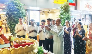 જૂનાગઢના સરદારબાગ ખાતે અગ્રણીઓ દ્વારા બાલાજી ગણેશના દર્શનનો લાભ લીધો