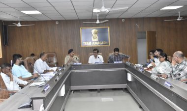 જૂનાગઢ જિલ્લા ફરિયાદ અને સંકલન સમિતિની બેઠક યોજાઈ, પ્રજાકીય પ્રશ્નોના સમયબદ્ધ નિરાકરણ માટે કલેક્ટરની સૂચના