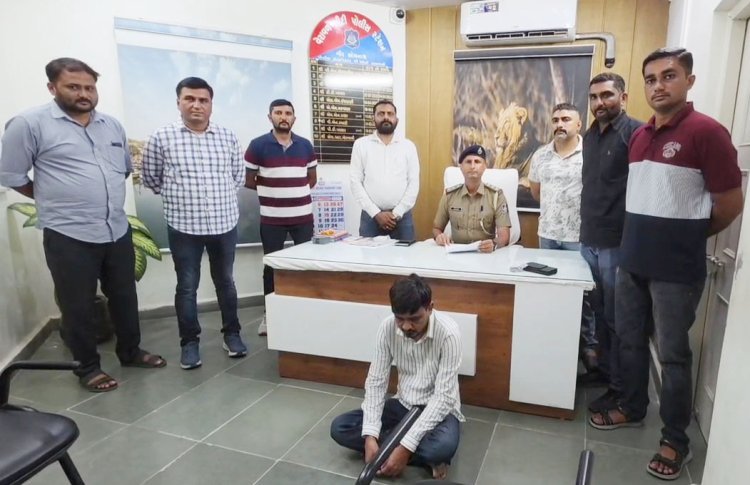 મીસ્ટર નટવરલાલની સ્ટાઈલમાં ગરીબ રીક્ષા-ટેમ્પો ચાલકોને નિશાન બનાવતા શાતીર ઠગને ઝડપી લેતી વેરાવળ પોલીસ