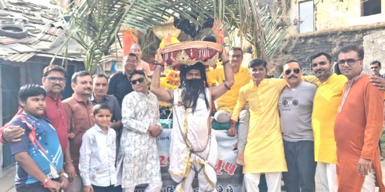 હાથી ઘોડા પાલખી, જય કનૈયા લાલ કી ના નાદ સાથે જન્માષ્ટમી પર્વની ઉત્સાહભેર ઉજવણી કરતું જુનાગઢનું ગિરનારી ગ્રુપ
