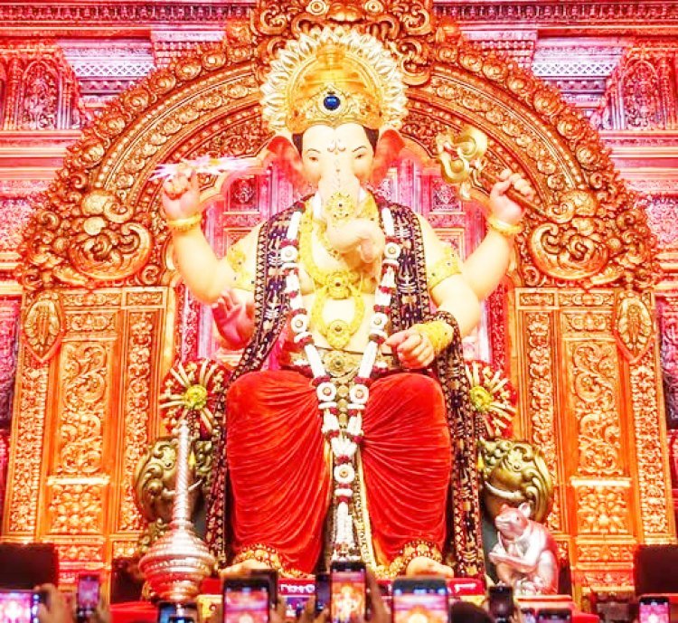 દેશભરમાં ગણેશ ઉત્સવની ધુમ : મુંબઈના લાલ બાગચા રાજાના દર્શન માટે શ્રધ્ધાળુઓનું ઘોડાપુર ઉમટયું
