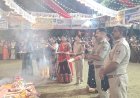 ઉનાના ગાયત્રી માતાજીના મંદિરે યોજાતી ગરબીમાં ઉના પોલીસ સ્ટાફ અને શી ટીમે સમુહમાં આરતી ઉતારી