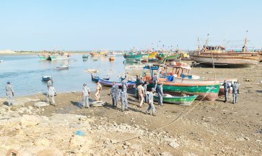 દેવભૂમિ દ્વારકા જિલ્લાના સાગરકાંઠા અને ટાપુ વિસ્તારમાં સજ્જડ સુરક્ષા વ્યવસ્થા અંતર્ગત મરીન કમાન્ડોનું મેગા પેટ્રોલિંગ