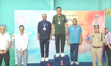 ગીર સોમનાથ પોલીસ માટે ગૌરવની ક્ષણ ડીવાયએસપી ચેતન ખટાણાએ ડીજીપી કપ-૨૦૨૬માં ટેબલ ટેનિસમાં ગોલ્ડ મેડલ મેળવ્યો - અભિનંદનની વર્ષા