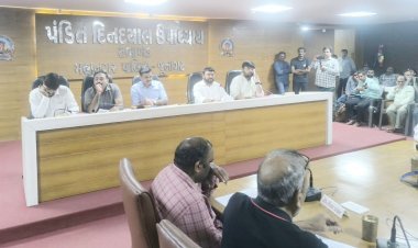 જૂનાગઢ મનપાનાં જનરલ બોર્ડની બેઠકમાં વિપક્ષએ બઘડાટી બોલાવી