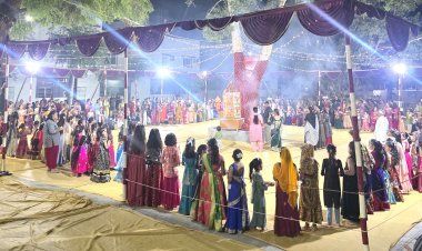 જૂનાગઢના ઝાંઝરડા રોડની શ્રી વૈભવ લક્ષ્મી ગરબી મંડળ ખાતે પ્રાચીન ગરબીનુ સુંદર આયોજન