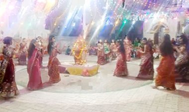 સોનાનો ગરબો શીરે.. અંબે માં ચાલો ધીરે ધીરે.. જાેષીપરાનાં આદર્શનગર-રમાં નવદુર્ગા ગરબી મંડળ દ્વારા નવરાત્રીનું ભવ્ય આયોજન