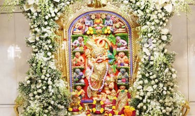 શ્રી કષ્ટભંજન દેવ દાદાને ફૂલોનો દિવ્ય શણગાર