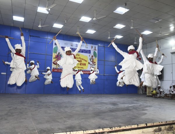 જૂનાગઢમાં જિલ્લા કક્ષાની નવરાત્રી રાસ-ગરબા સ્પર્ધા યોજાઈ, રાસથી અર્વાચીન ગરબા સુધી ખેલૈયાઓએ બતાવ્યું કૌશલ્ય