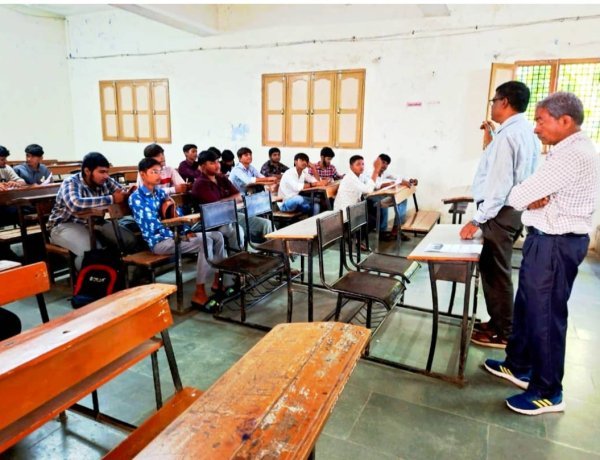 જૂનાગઢ જિલ્લાની કોલેજોમાં 18થી 19 વર્ષના યુવાનો માટે ખાસ મતદાર નોંધણી ઝુંબેશ, પ્રથમ વખતના મતદારોને જોડવા SVEEP અંતર્ગત જાગૃતિ કાર્યક્રમો