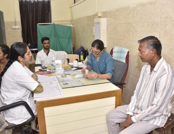 જૂનાગઢમાં પંચકર્મ સારવાર બાદ કિશનભાઈ ટાંકના જીવનમાં મોટો બદલાવ, ચાલવામાં મુશ્કેલી પડતી હતી, હવે 20 કિમી ચાલી શકતા હોવાનો દાવો